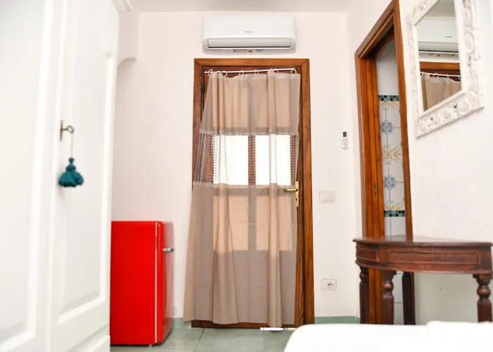 Fantasy House Apartaments בית הארחה
